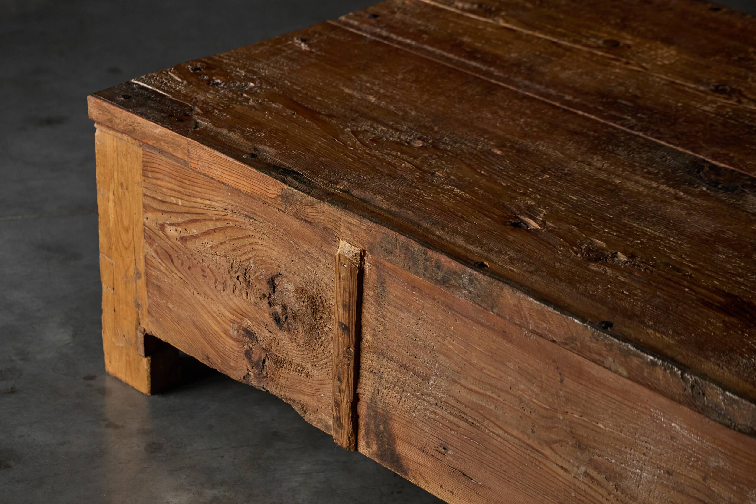 Table basse rustique vernaculaire, France, 20e siècle