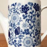 Teapot or coffee pot in German ceramic from the mid-century, Hamburg Form 20 series decor Blumenspiel by Lieselotte Kantner for Melitta, 1960s.