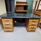 Bureau a caisson d'administration ancien en chêne