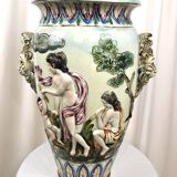 Large vase signed Capodimonte, Italy 1980s – Antique scene and lion heads
