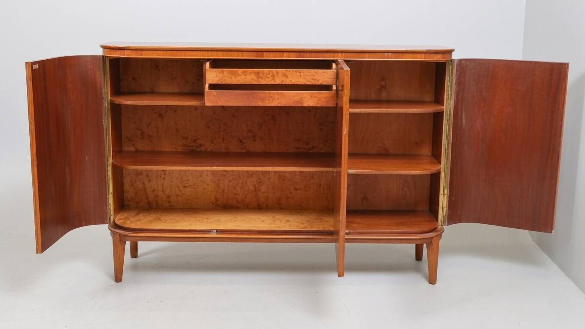 Swedish Modern buffet in mahogany, stamped Carlssons Möbelindustri - Sweden, 1940s.