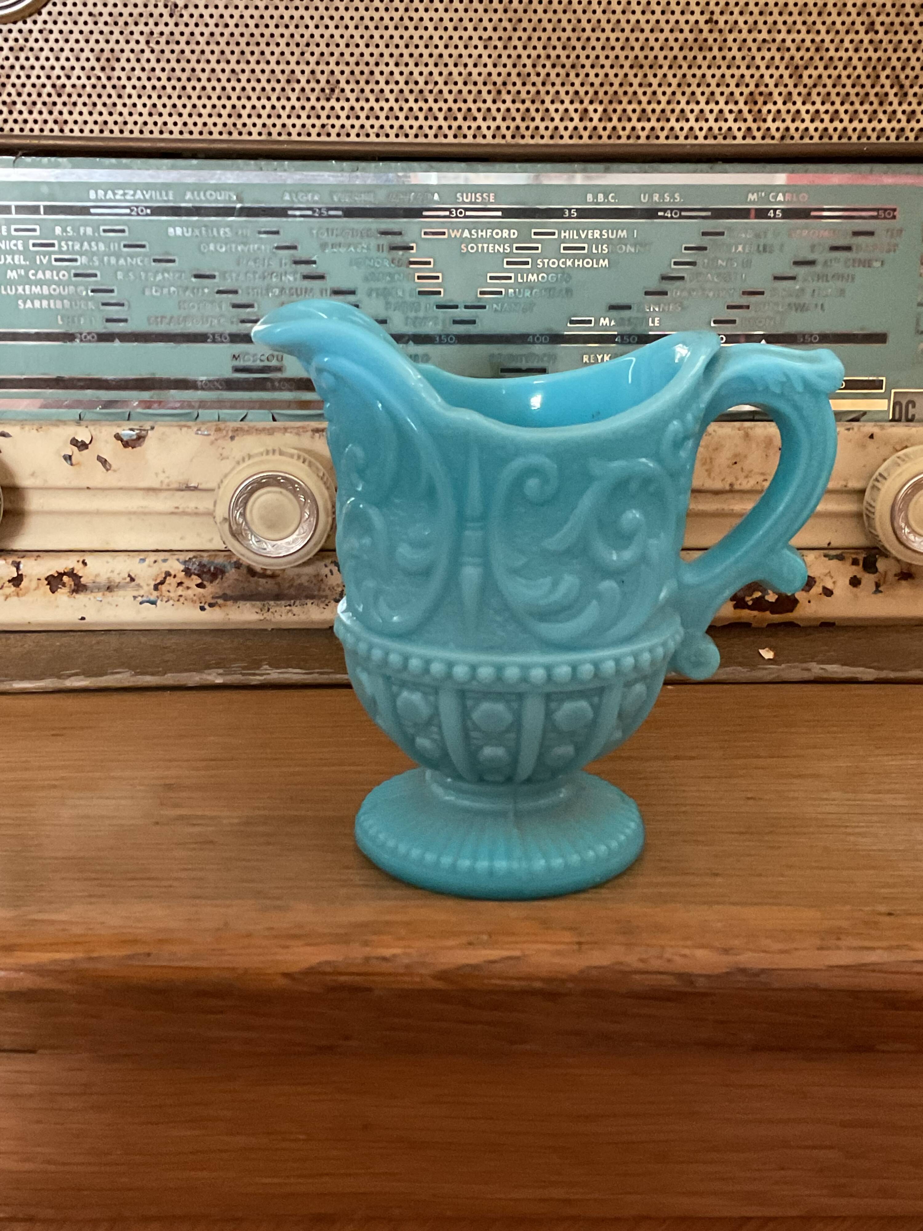 Pichet en opaline