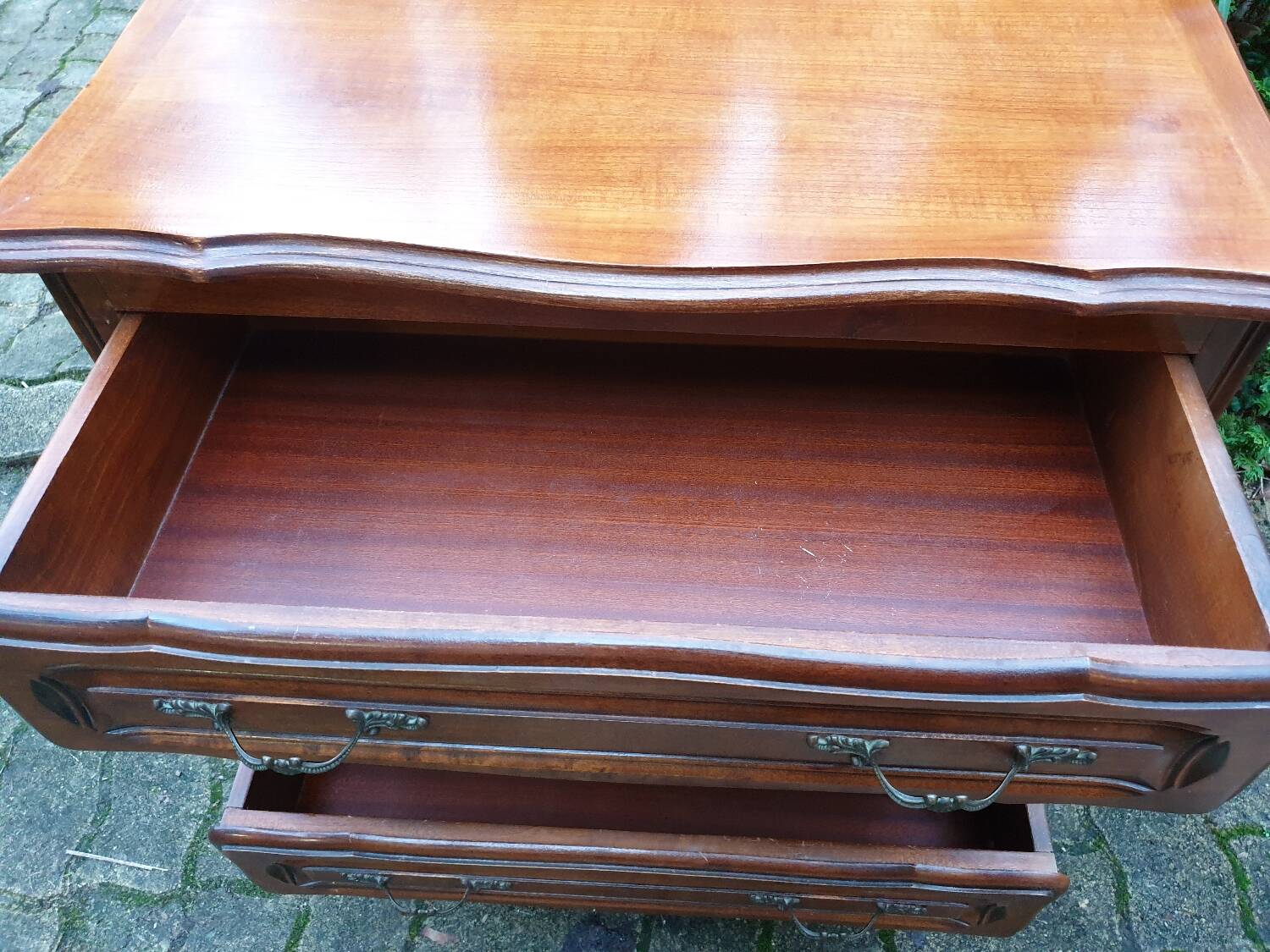Commode Louis XV en merisier massif
