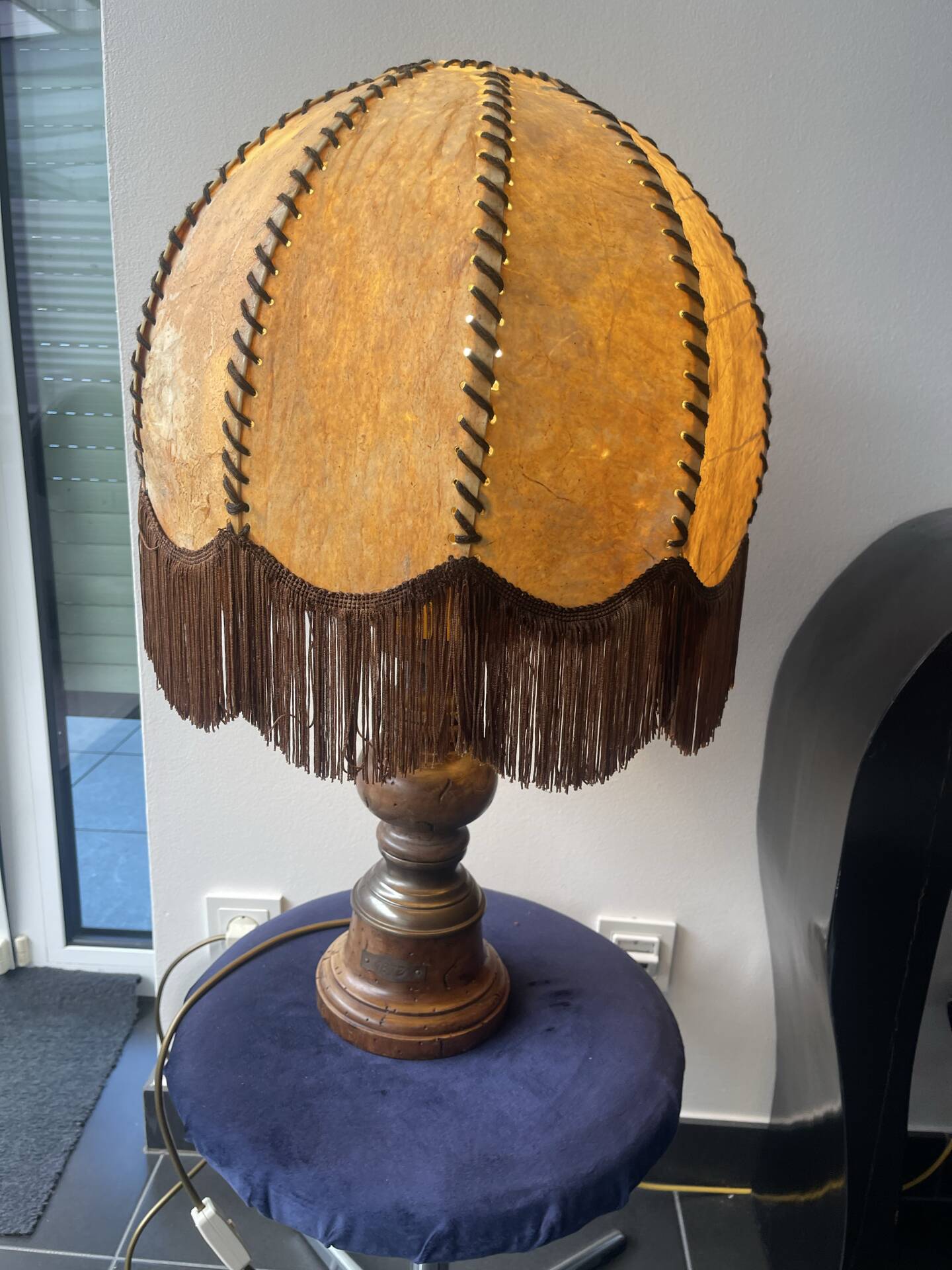 Vintage 80s wooden rustic lamp
