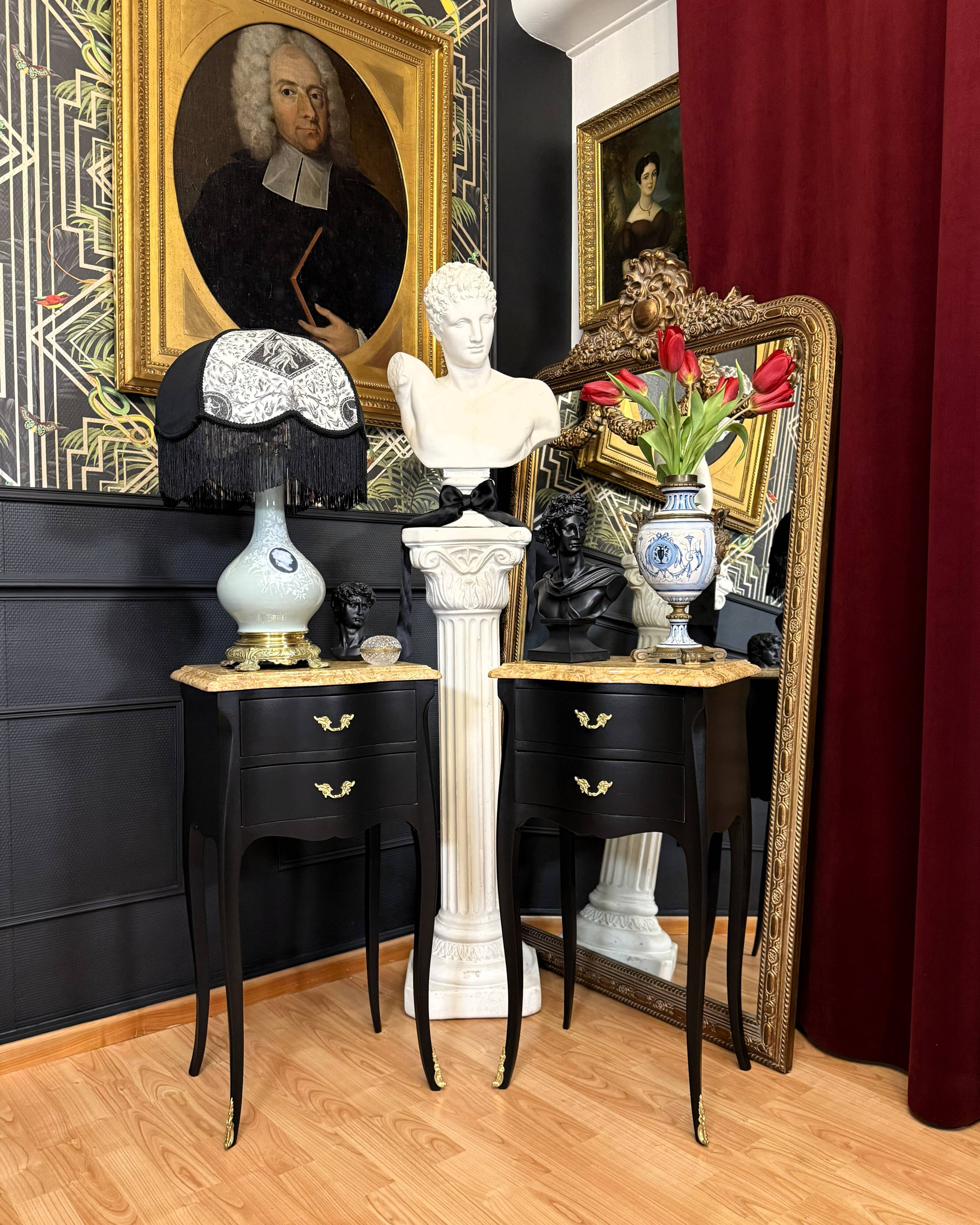 Paire de chevets Louis XV transition noir satiné & marbre beige