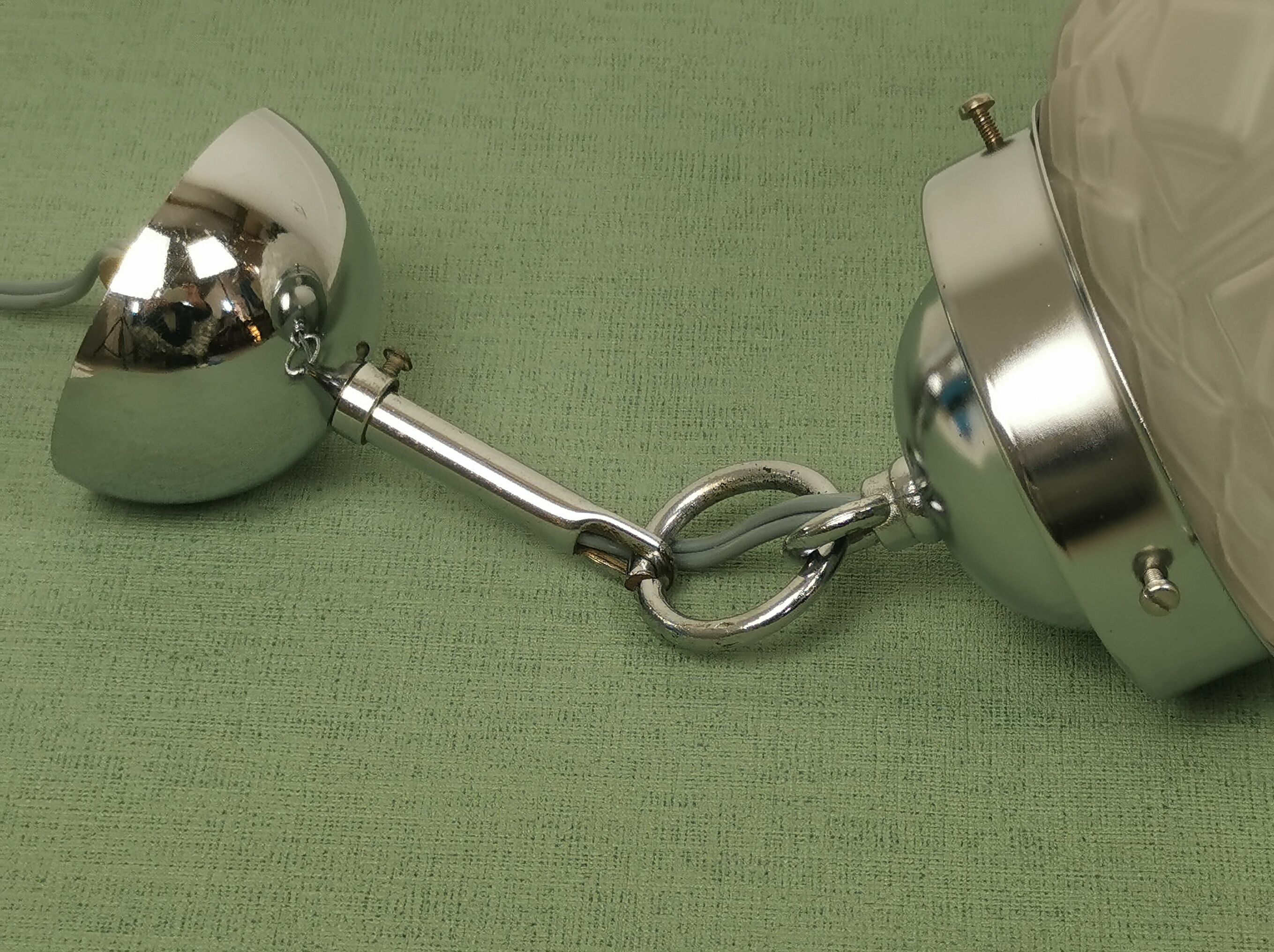 Art deco ball suspension