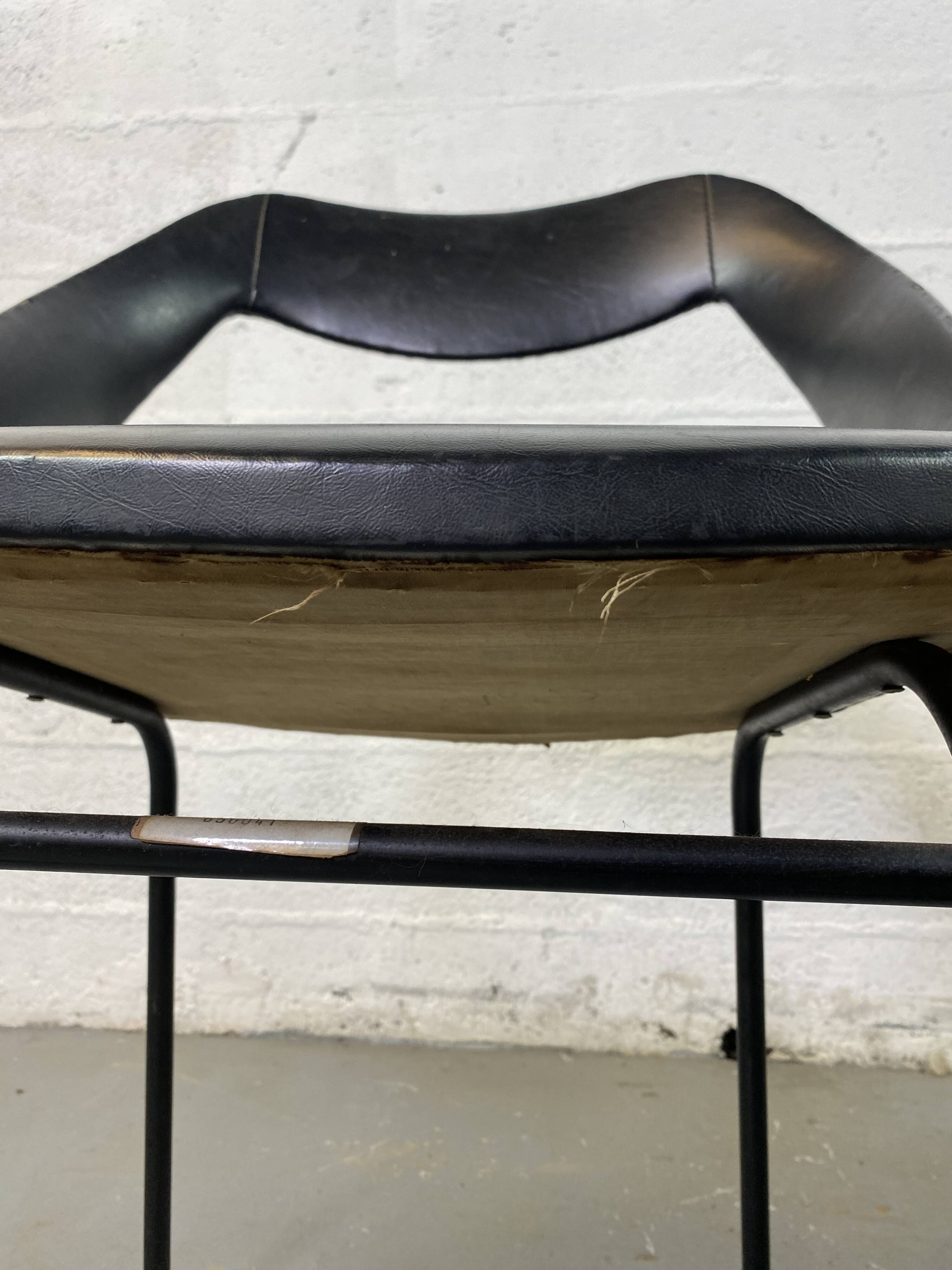 Paire de fauteuils Louis Paolozzi noir