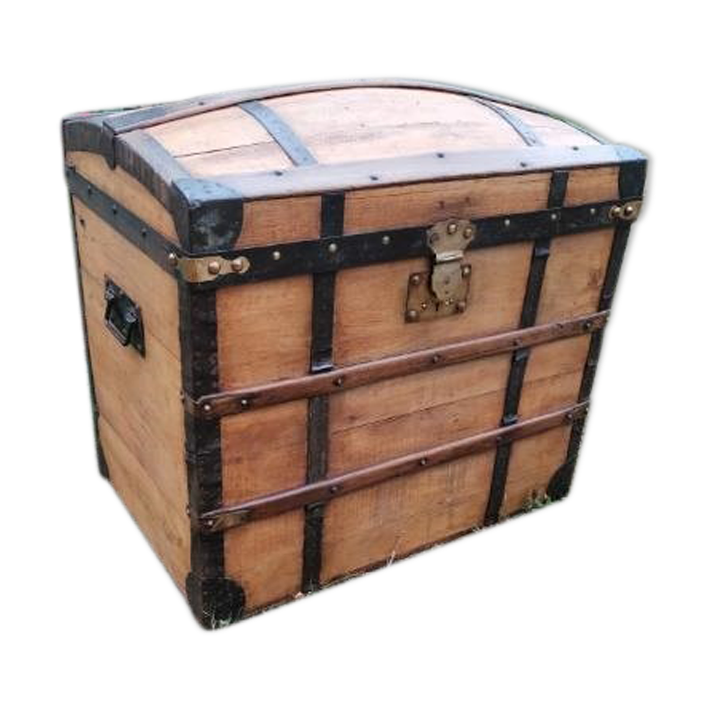 Travel trunk early 20th