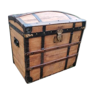Travel trunk early 20th