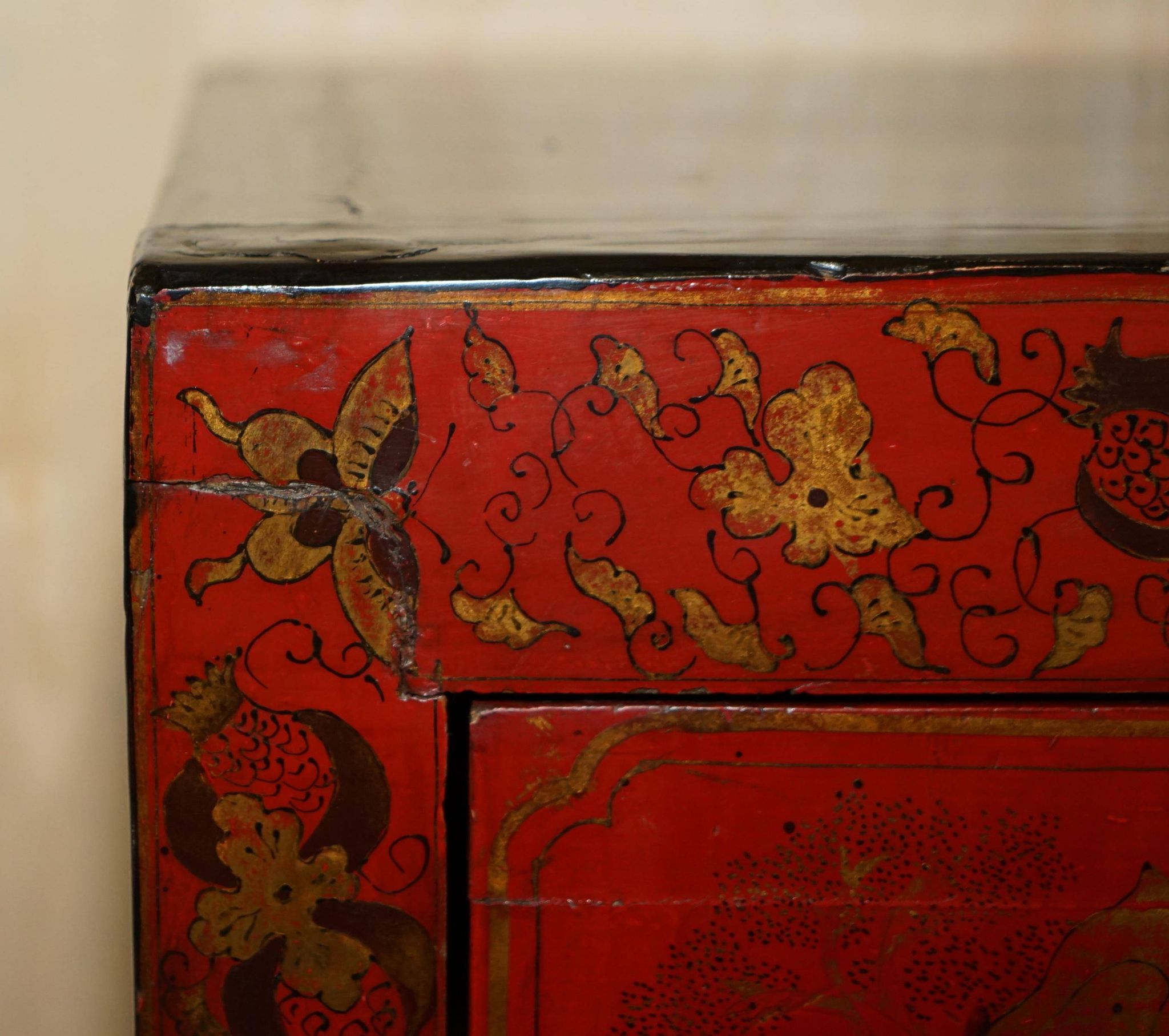 Armoirechinoise antique laquée à la main, grande armoire latérale