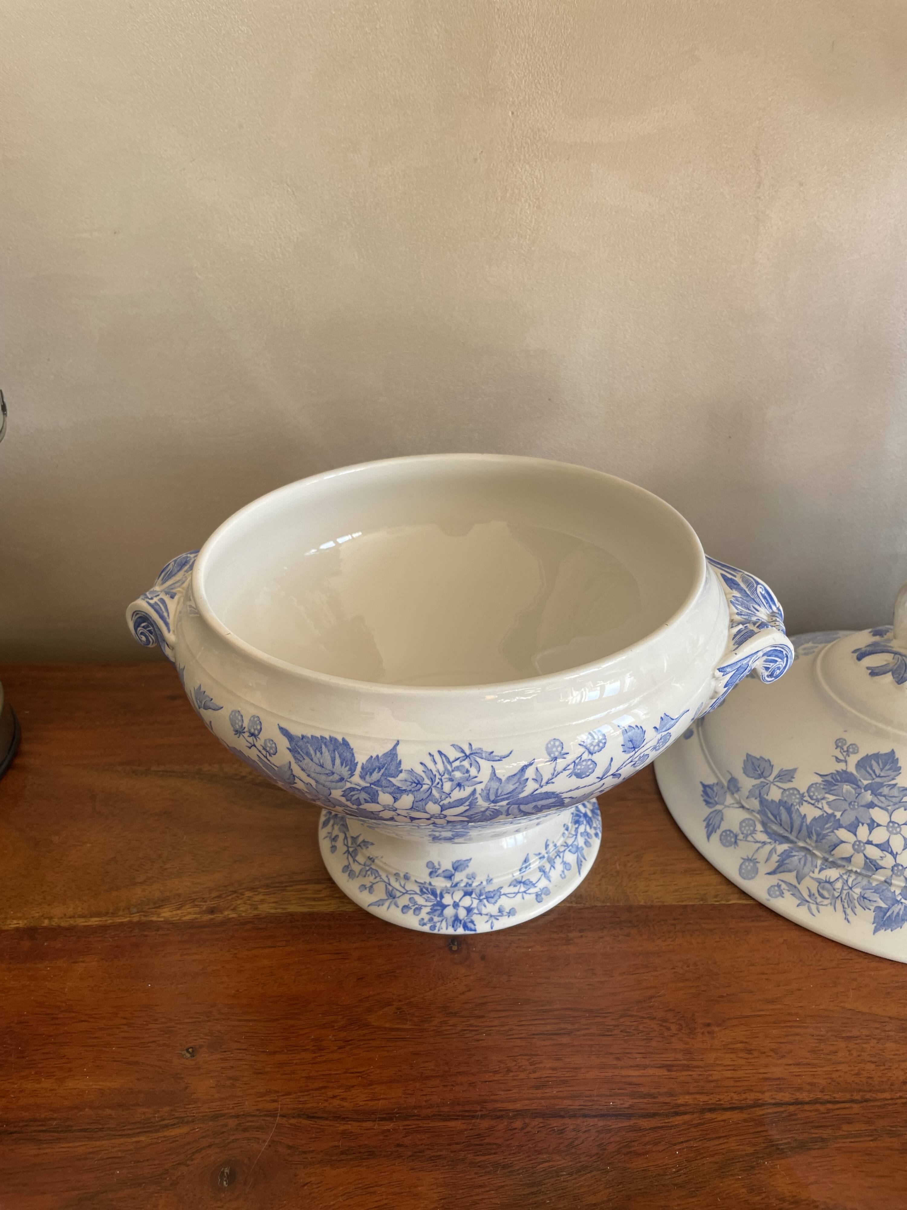 Sarreguemines Rubia soup tureen