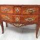 Commode de style Louis XV en placage d'acajou et bois de rose XX siècle