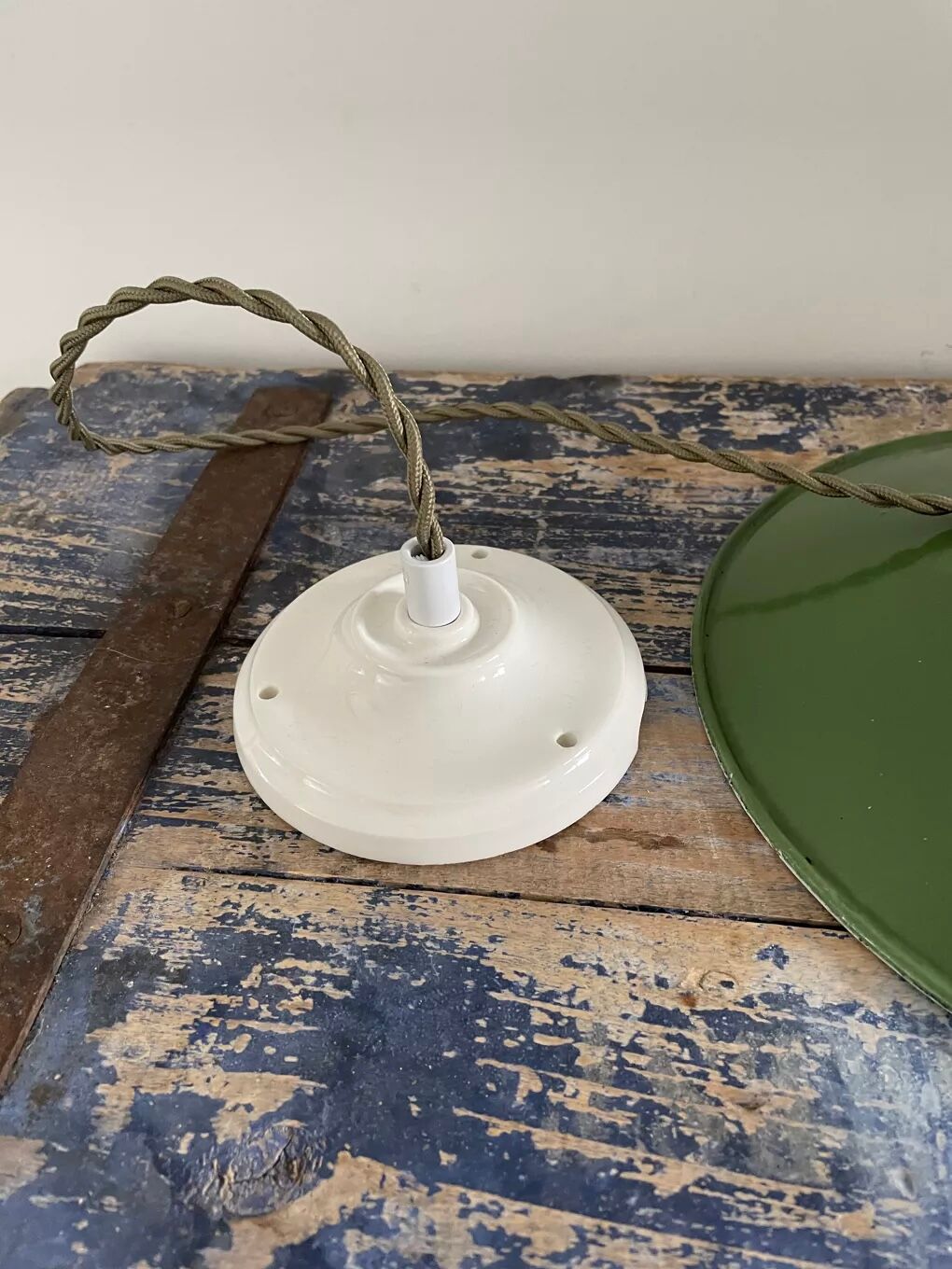 Vintage suspension in electrified green enamelled sheet metal with new