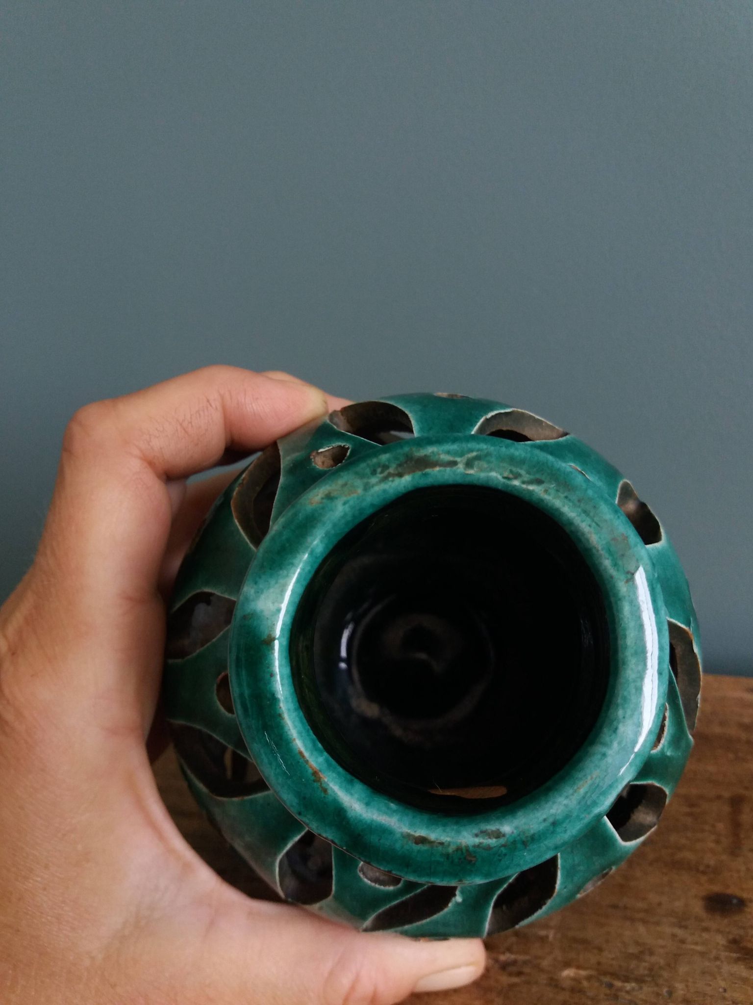 Vase artisanal ajouré emeraude