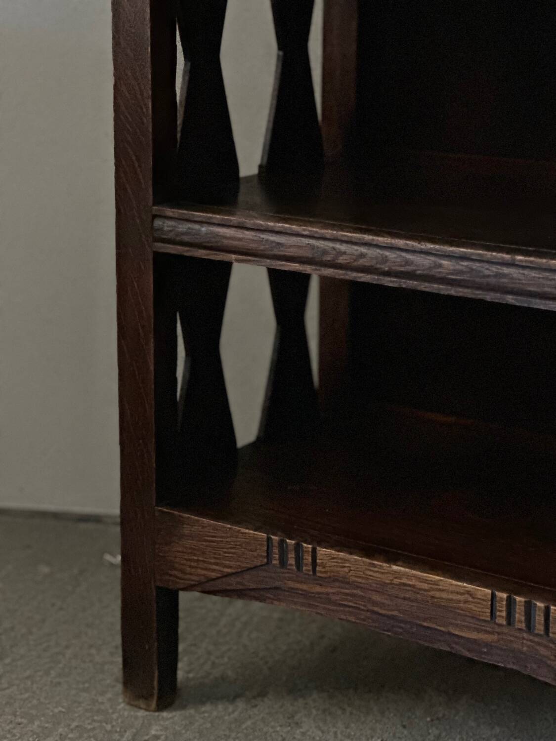 Art Deco shelf (1930)