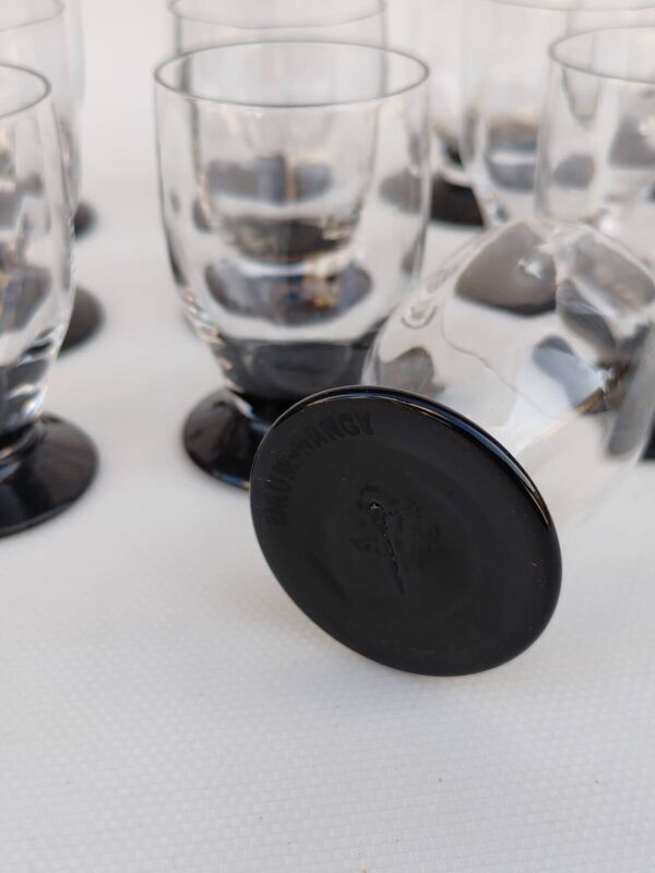 12 gobelets en verre d'époque Art déco, par Daum Nancy