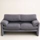 Canapé 2 places Maralunga bleu violet par Vico Magistretti, édition Cassina
