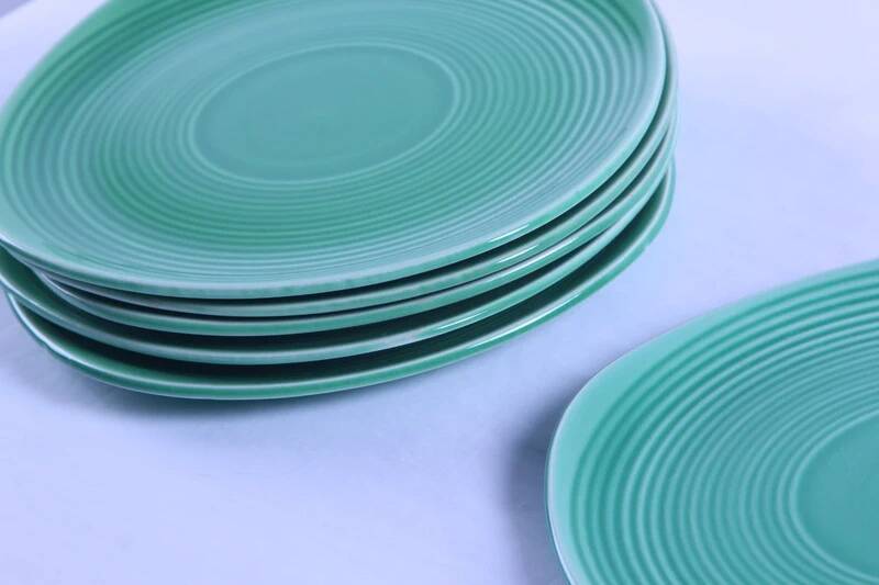 Set of 6 small vintage green plates from Sarreguemines.
