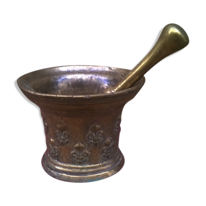 Mortier en bronze aux fleurs de