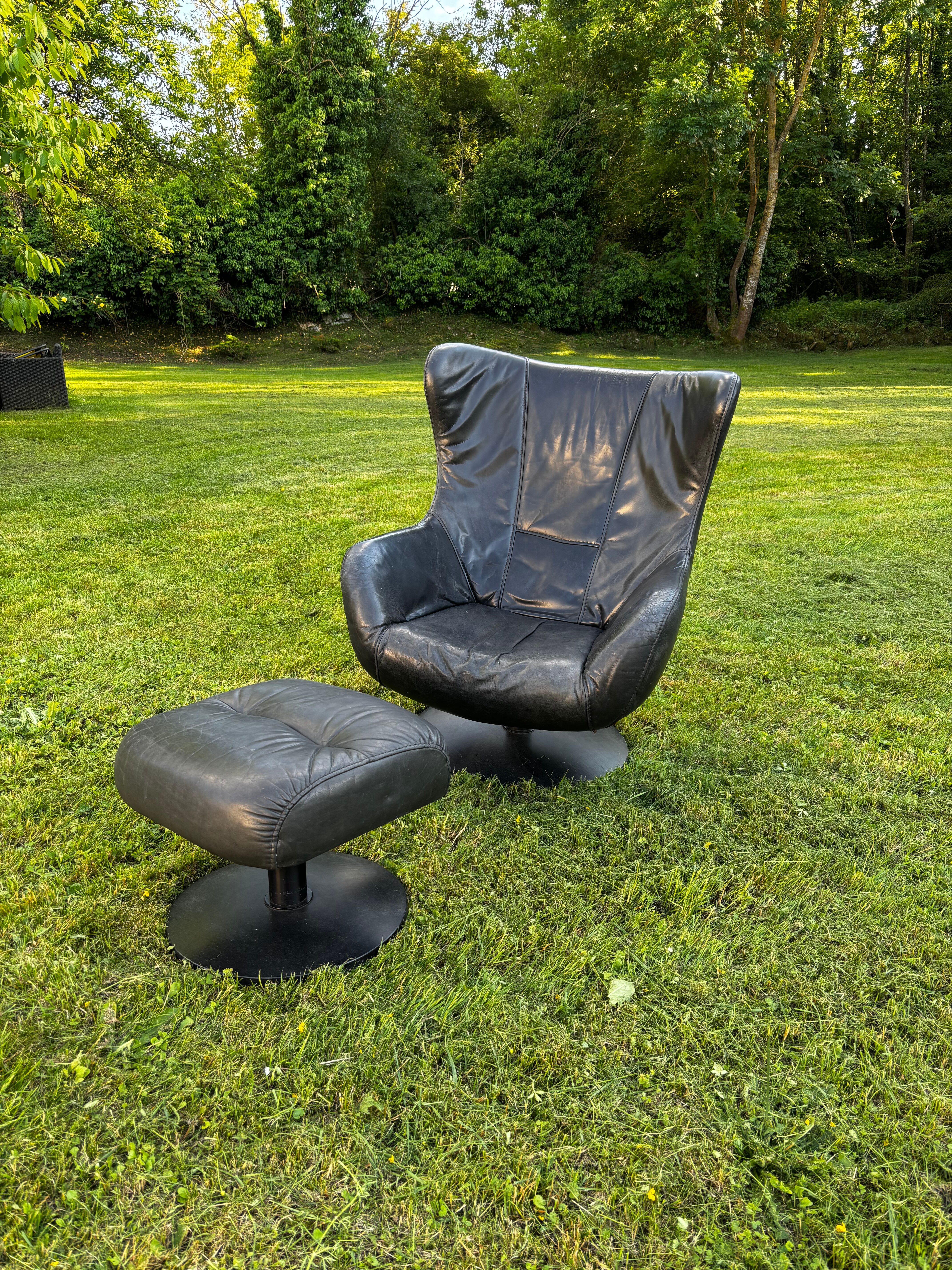 Fauteuil style egg chair et son ottoman