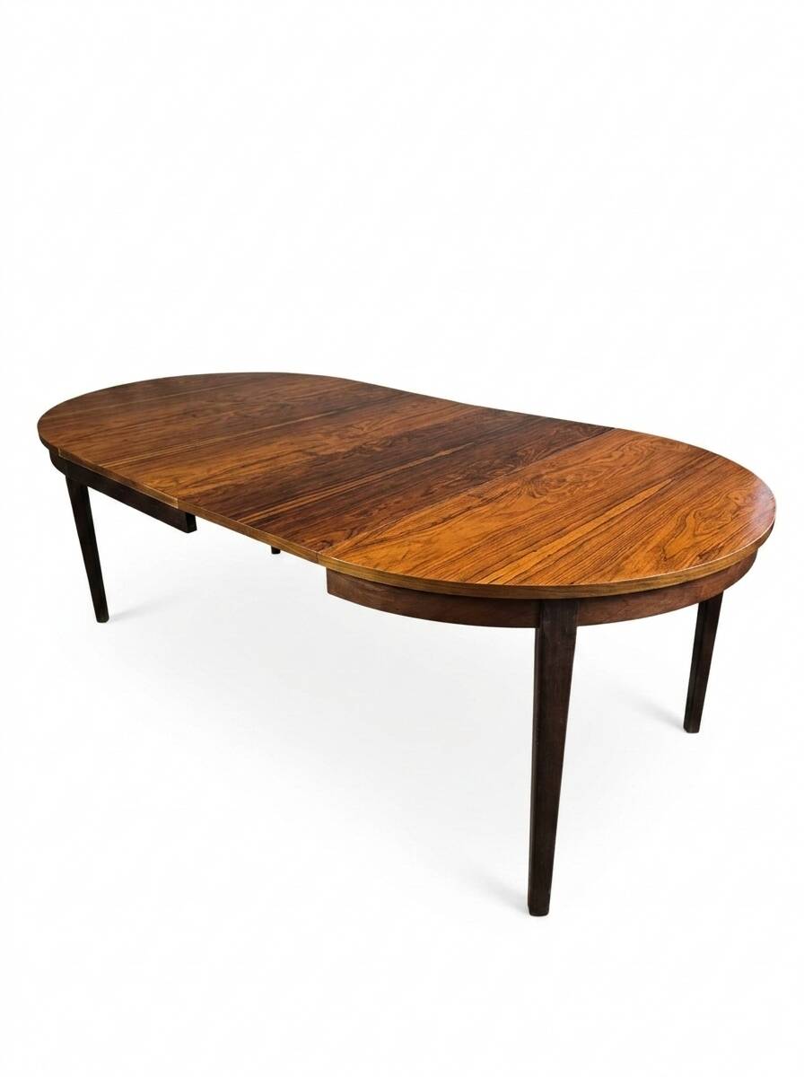 Scandinavian extendable table in rosewood from the 1960s, with 2 extensions.