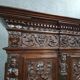 Cabinet d’apparat en bois richement sculpté dans le goût Renaissance