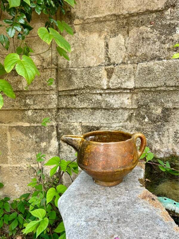 Pot à lait en terre cuite antique