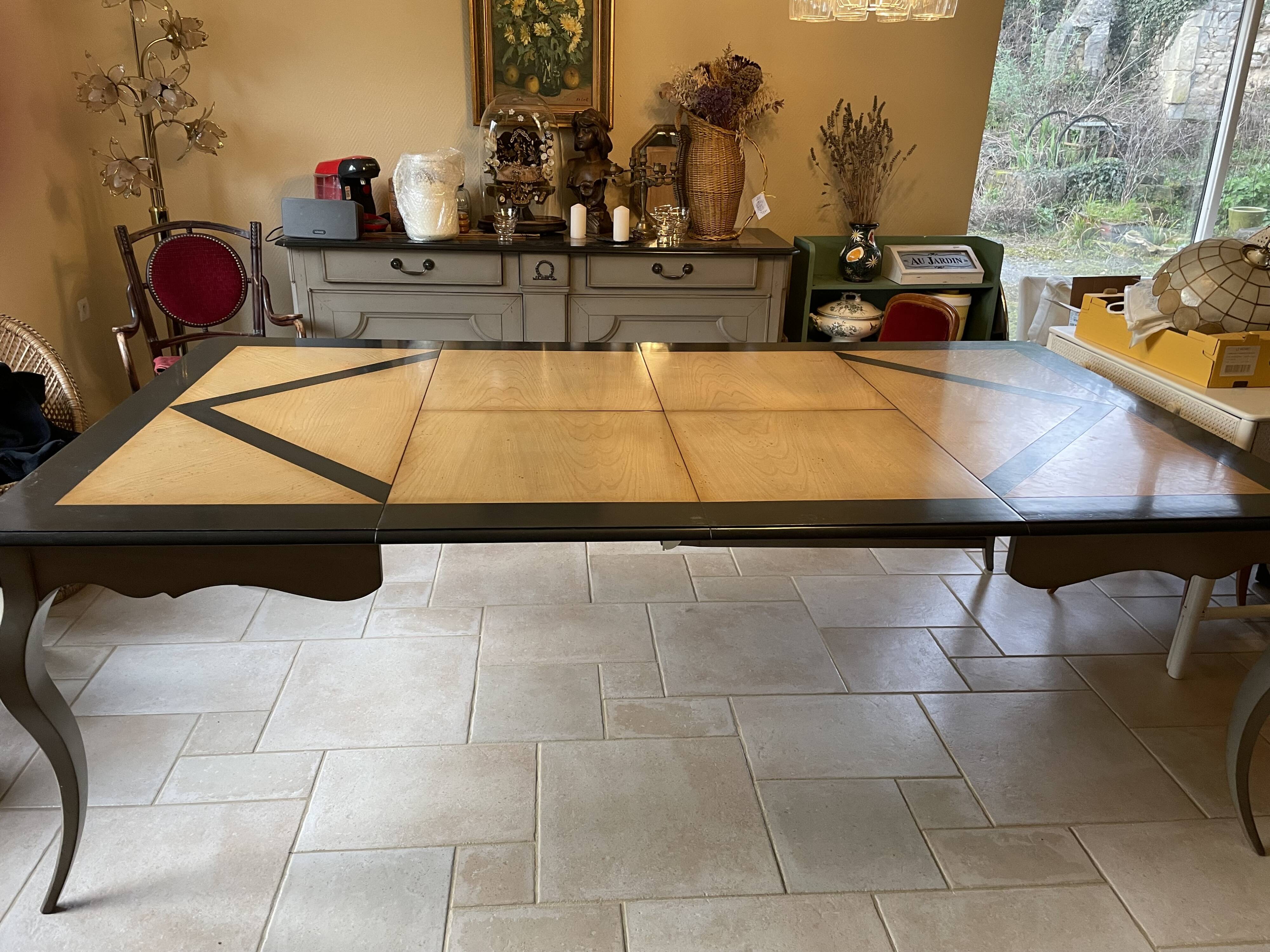 Extendable table
