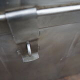 Trunk in metal brush