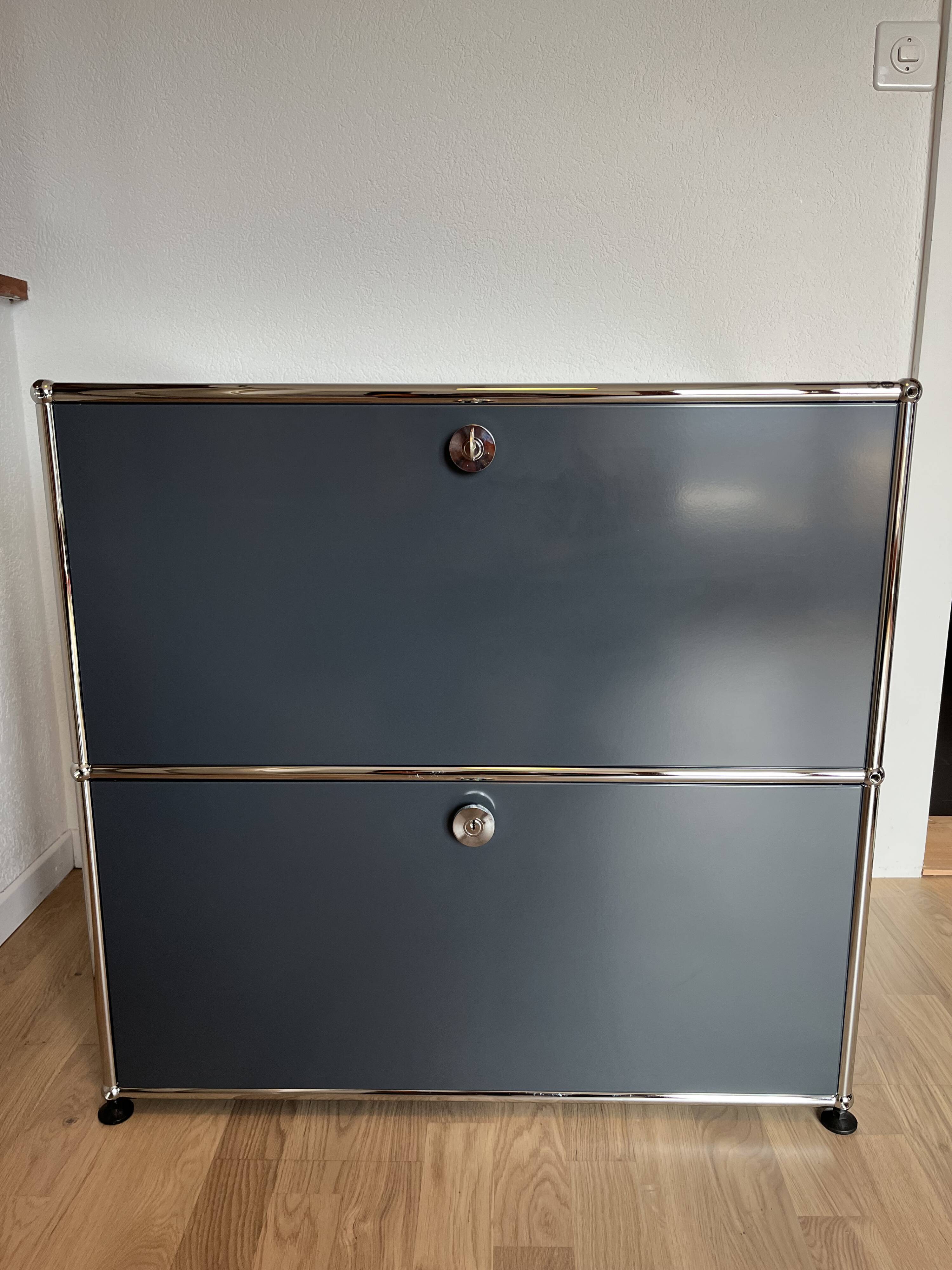 Commode USM Haller en Gris Anthracite (dernière génération) | Selency