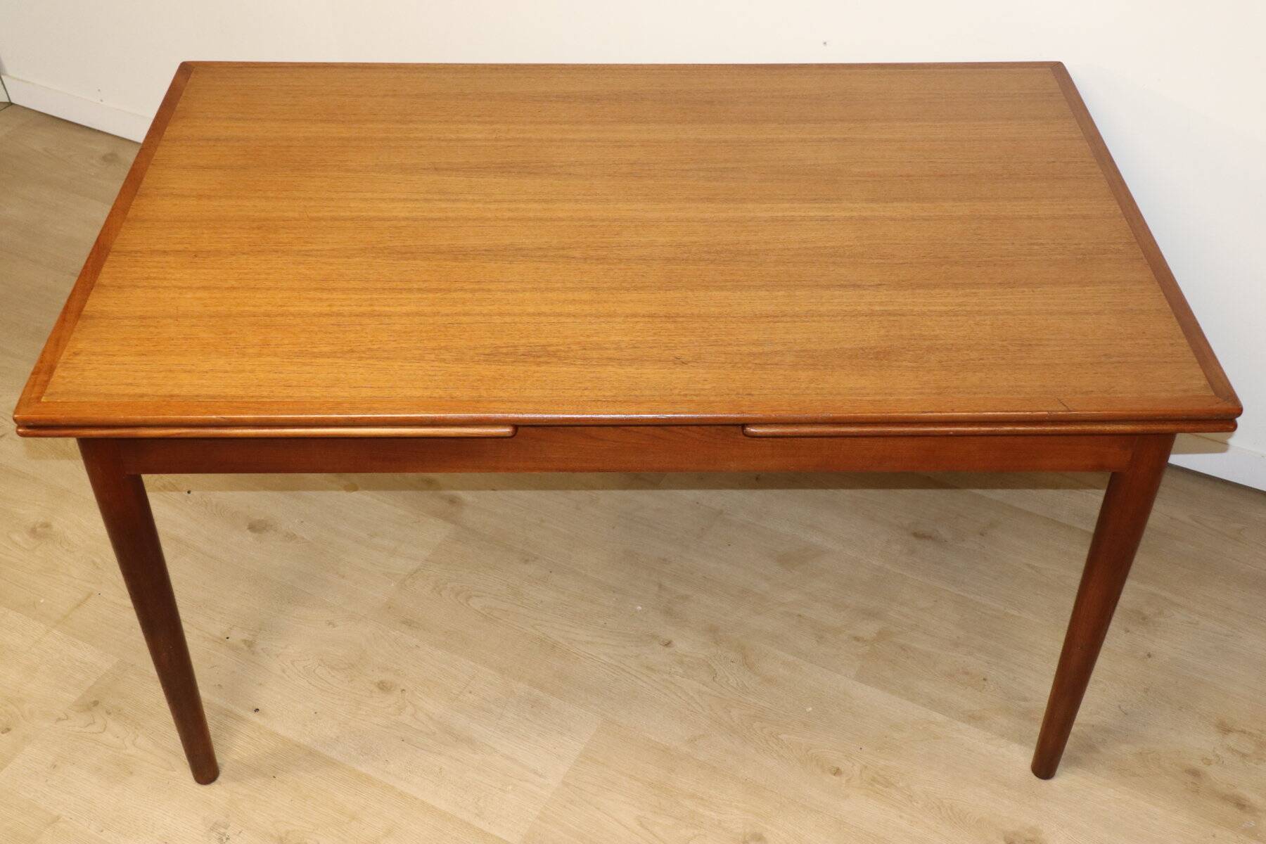 Danish Scandinavian extendable dining table in teak, 1960.
