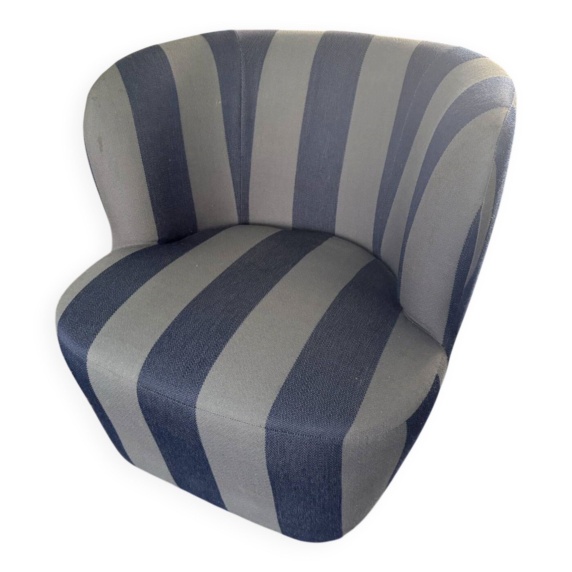 Fauteuil GUBI Swift – Commande spéciale en tissu Kvadrat x Raf Simons