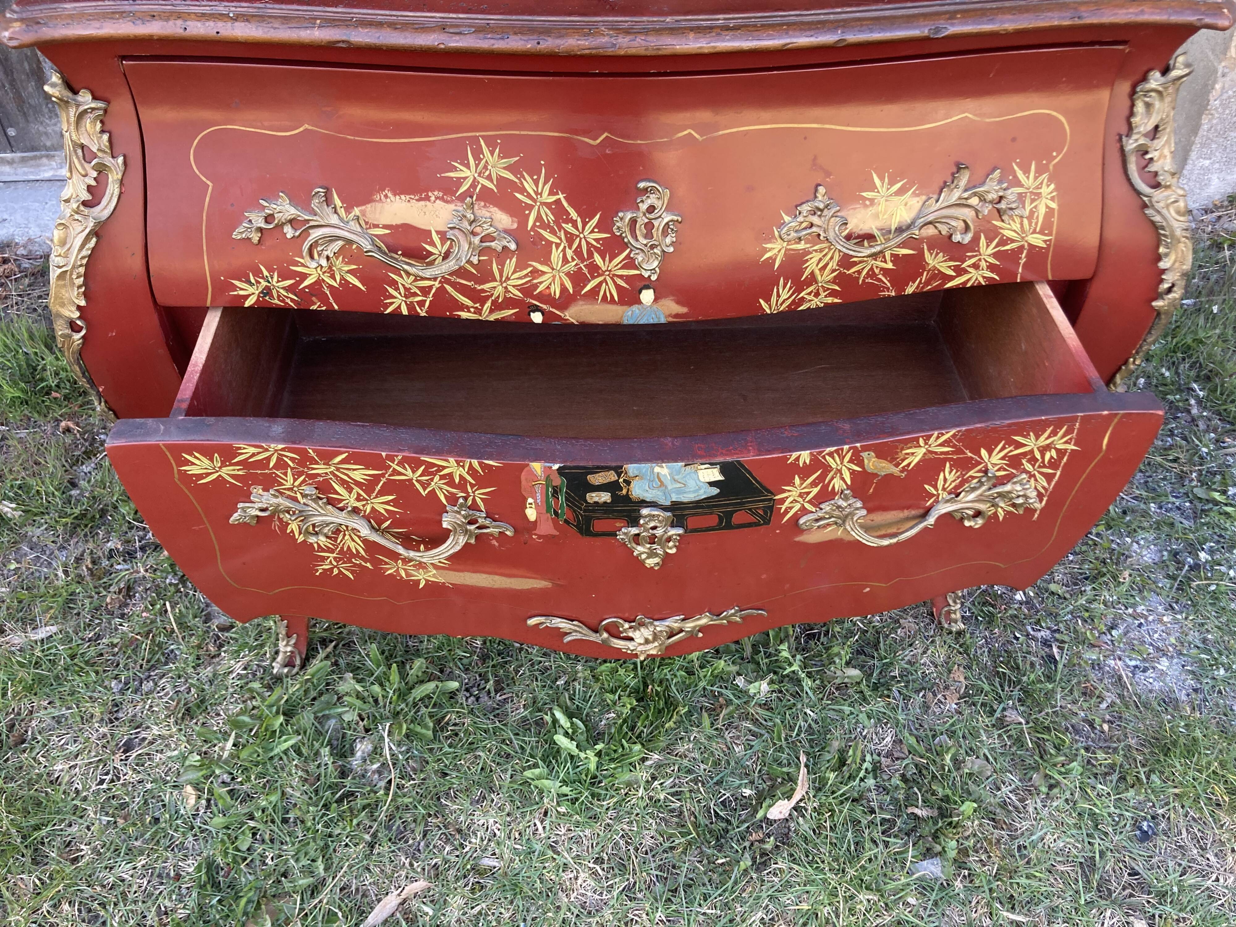 Commode galbée louis XV