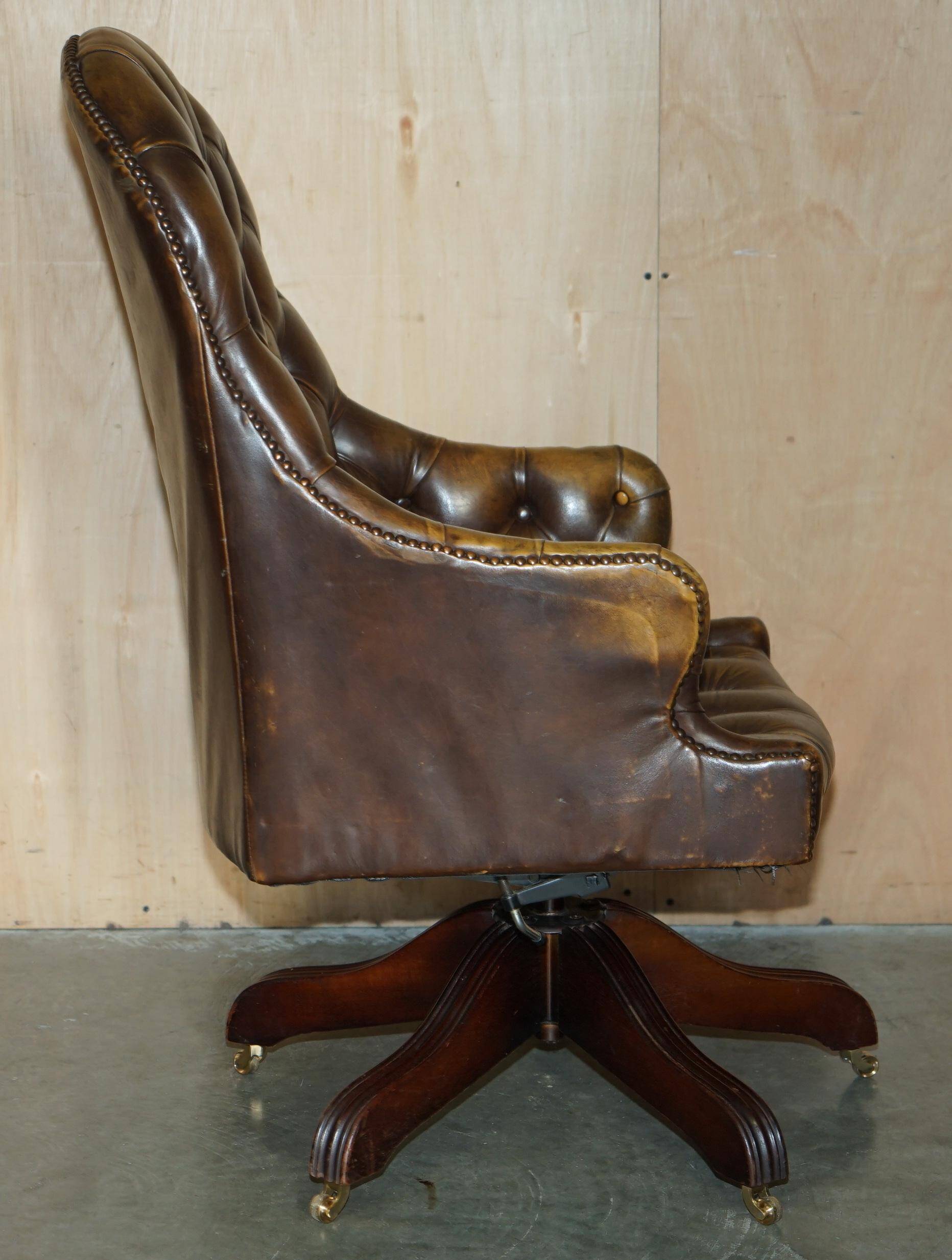 Fauteuil Chesterfield vintage en cuir vieilli