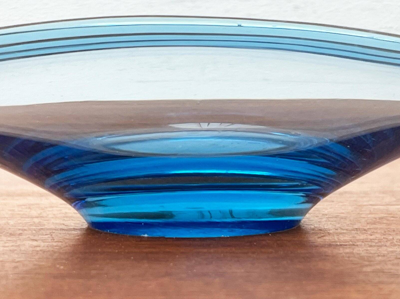 Art glass bowl from the Mid-Century Danish Thule series by Per Lütken for Holmegaard, 1960s.