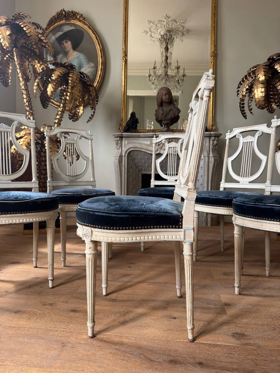 Set of 6 lyre chairs from the Napoleonic III period in painted wood in the Louis XVI style.