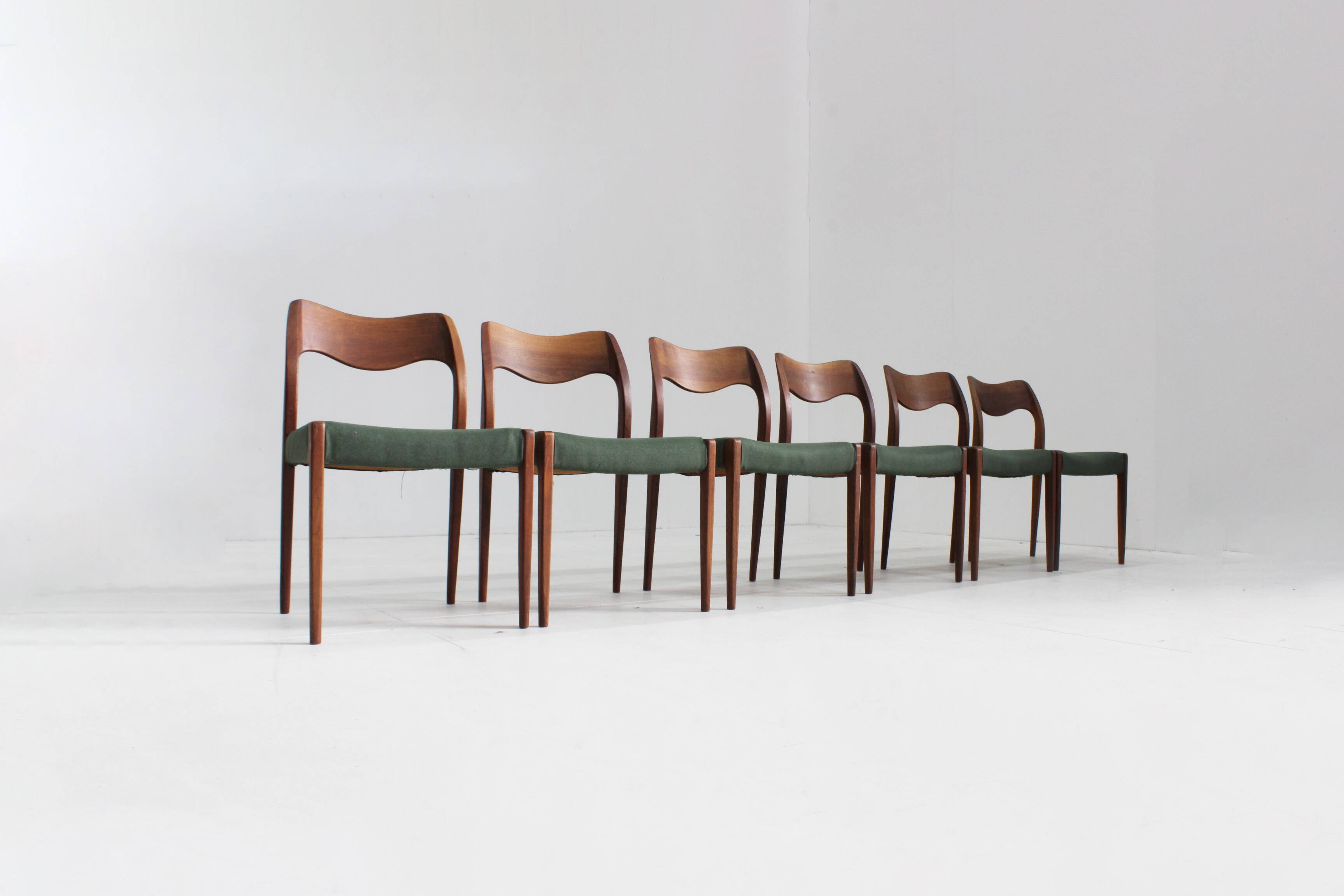 Set of 6 Vintage Danish dining room chairs by Niels Moller model 71