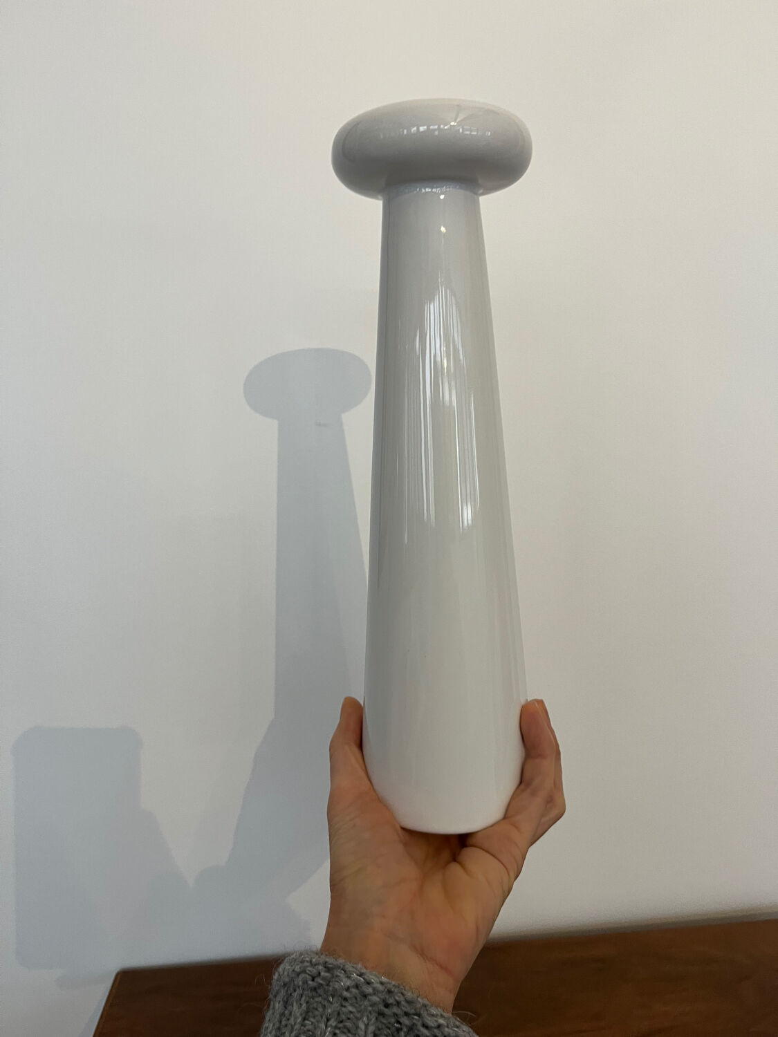Contemporary vase white enamel H31cm