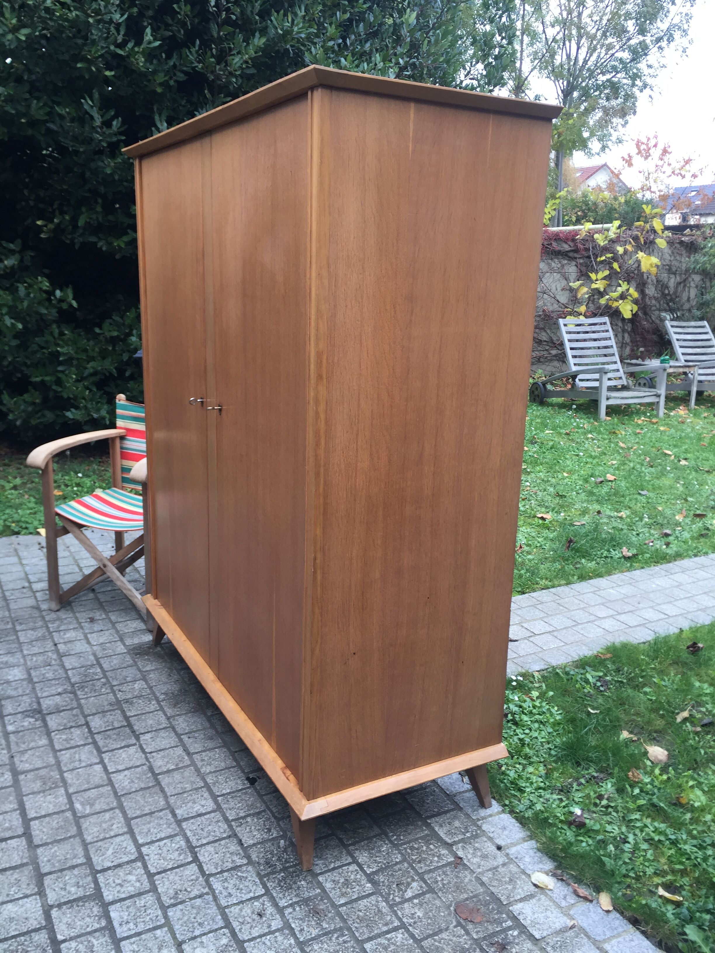 Armoire vintage 1950 pieds compas