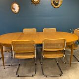 Expandable roundtable