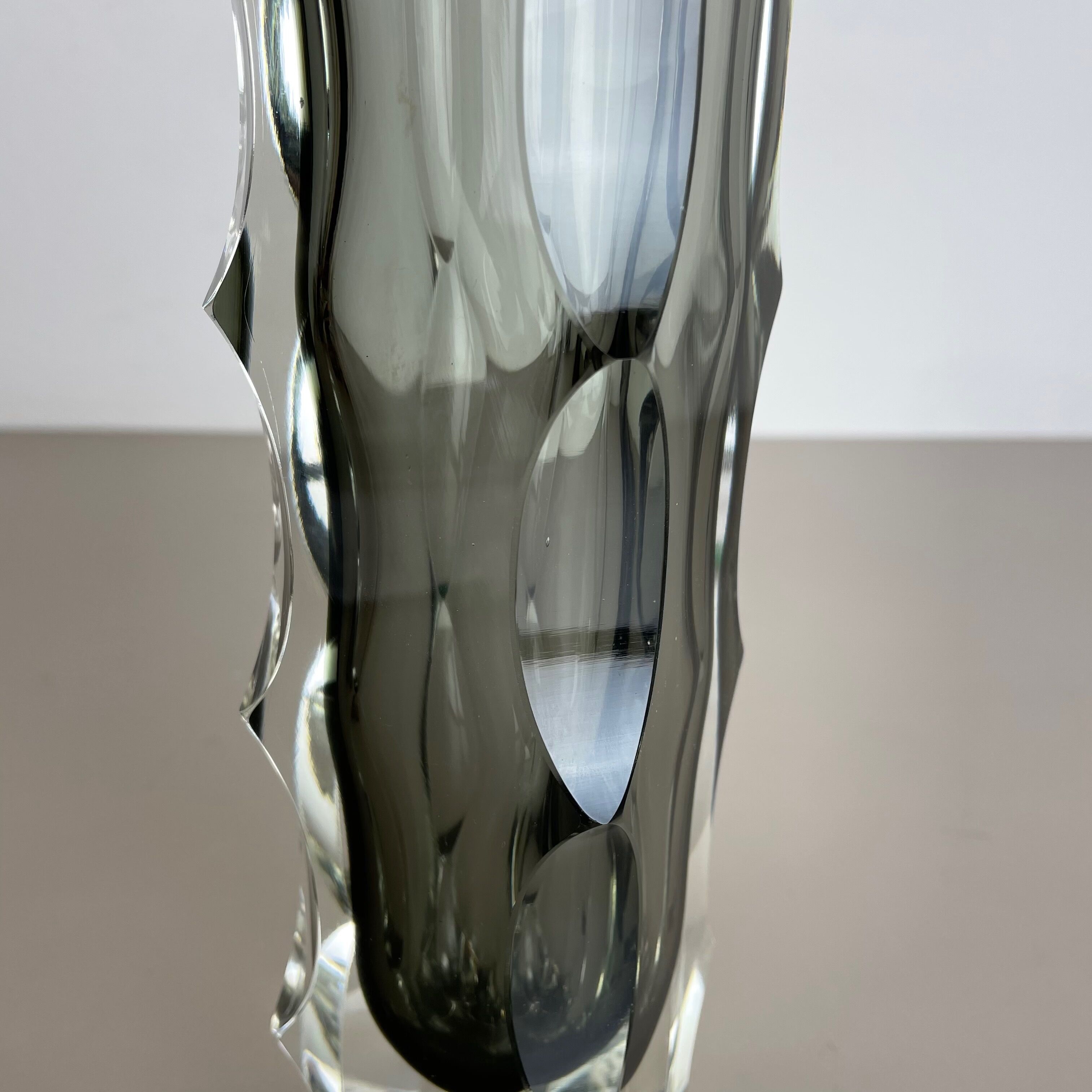 Extra Large Mandruzzato Faceted Glass Sommerso Vase Made in Murano, Italy 1970s