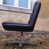 Swivel leather armchair from the 70s, Italian design.