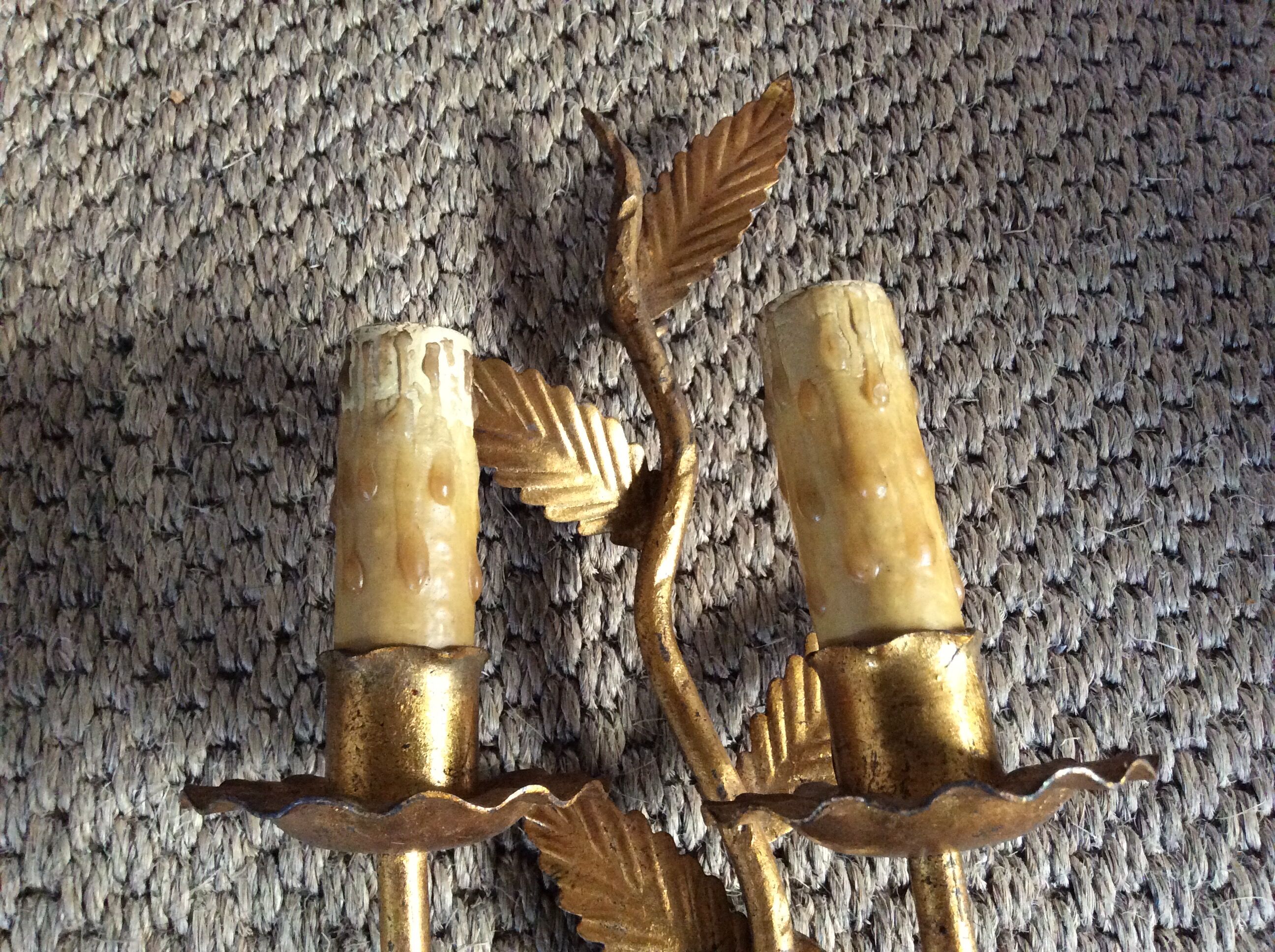 Wall lamp in gold metal