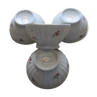 Lot of 4 bowls with porcelain flowers