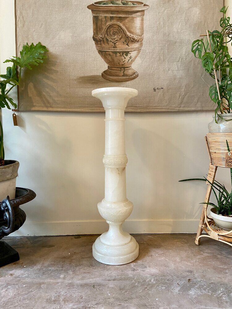 Column, white alabaster harness