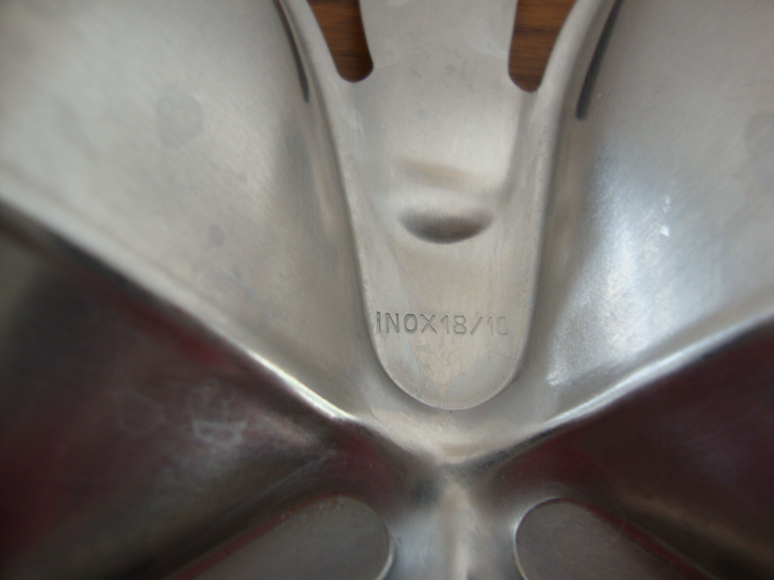 Brushed stainless steel servant clover shape