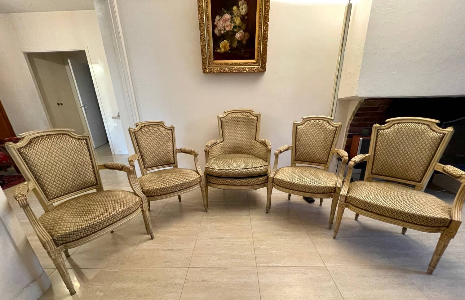 Elegant Louis XVI set – 4 cabriolet armchairs + 1 bergère