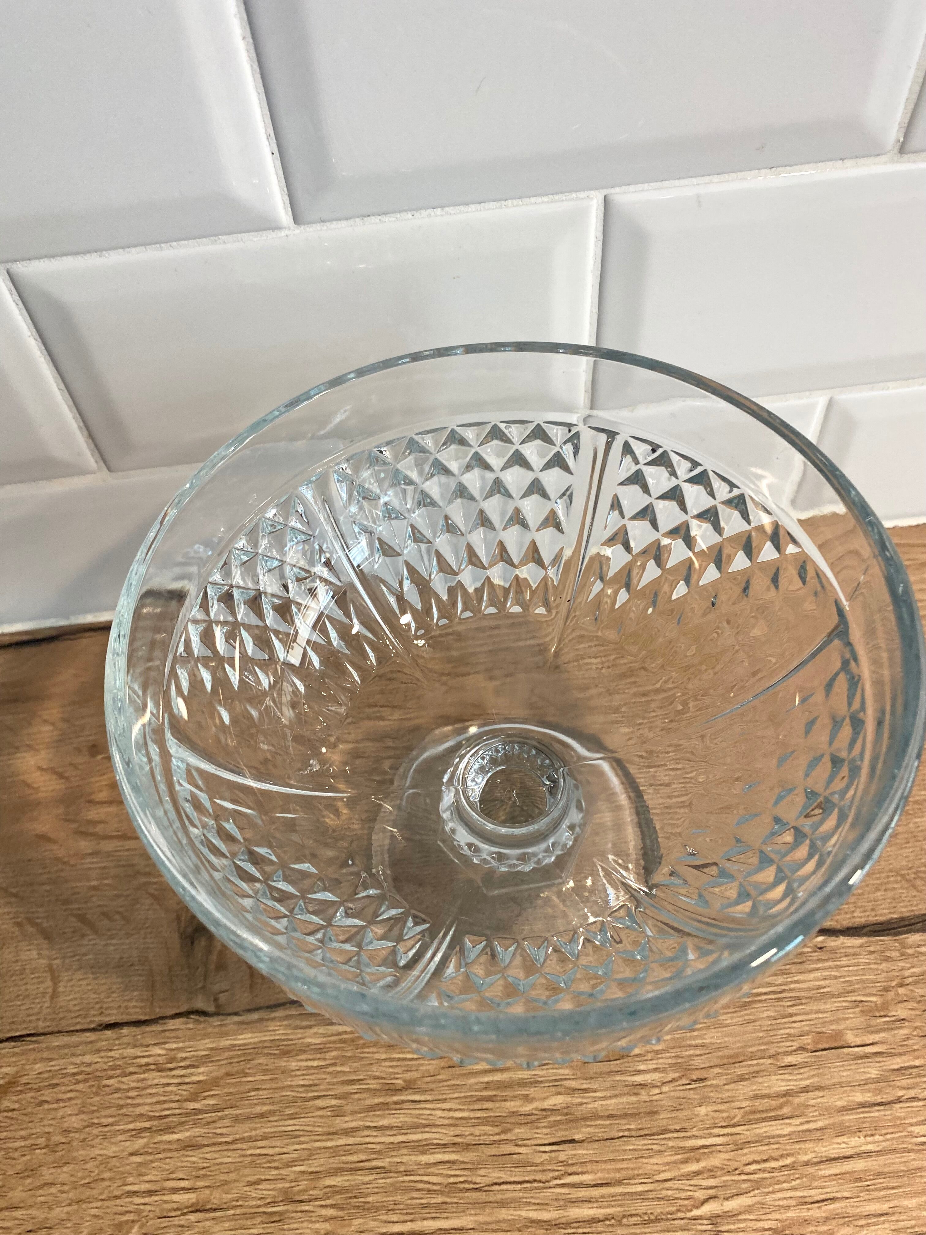 Chiseled white glass candy box