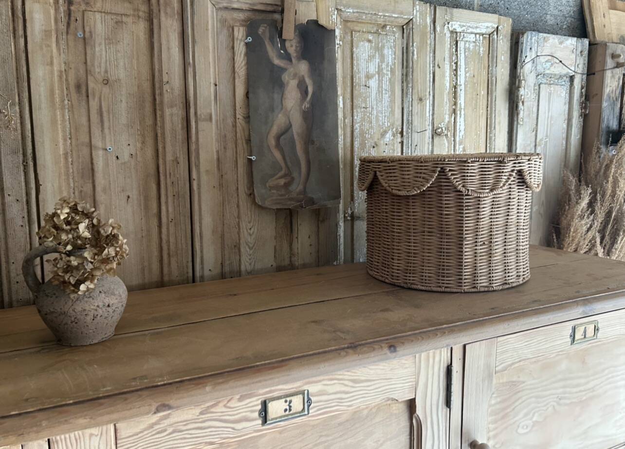 Fabulous workshop furniture with 16 lockers and doors.