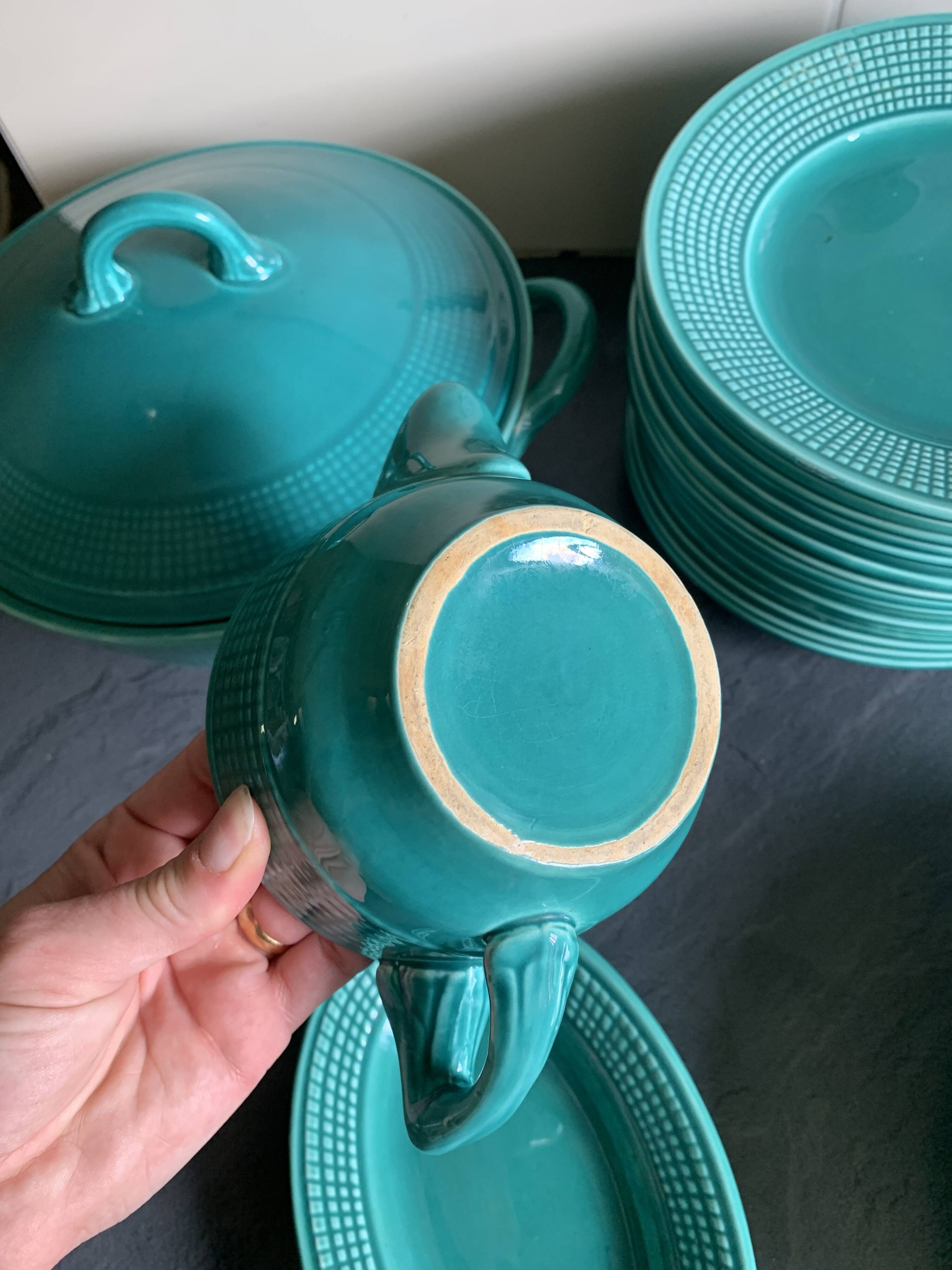 Service de table en faïence turquoise